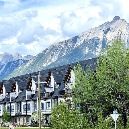 Brand New 2Br Condo With Outdoor Swimming Pool And Hot Tub Canmore Buitenkant foto