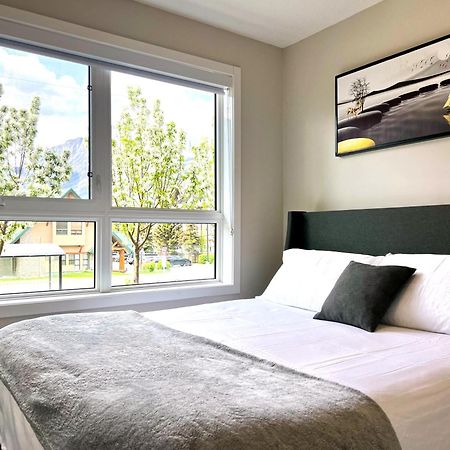Brand New 2Br Condo With Outdoor Swimming Pool And Hot Tub Canmore Buitenkant foto