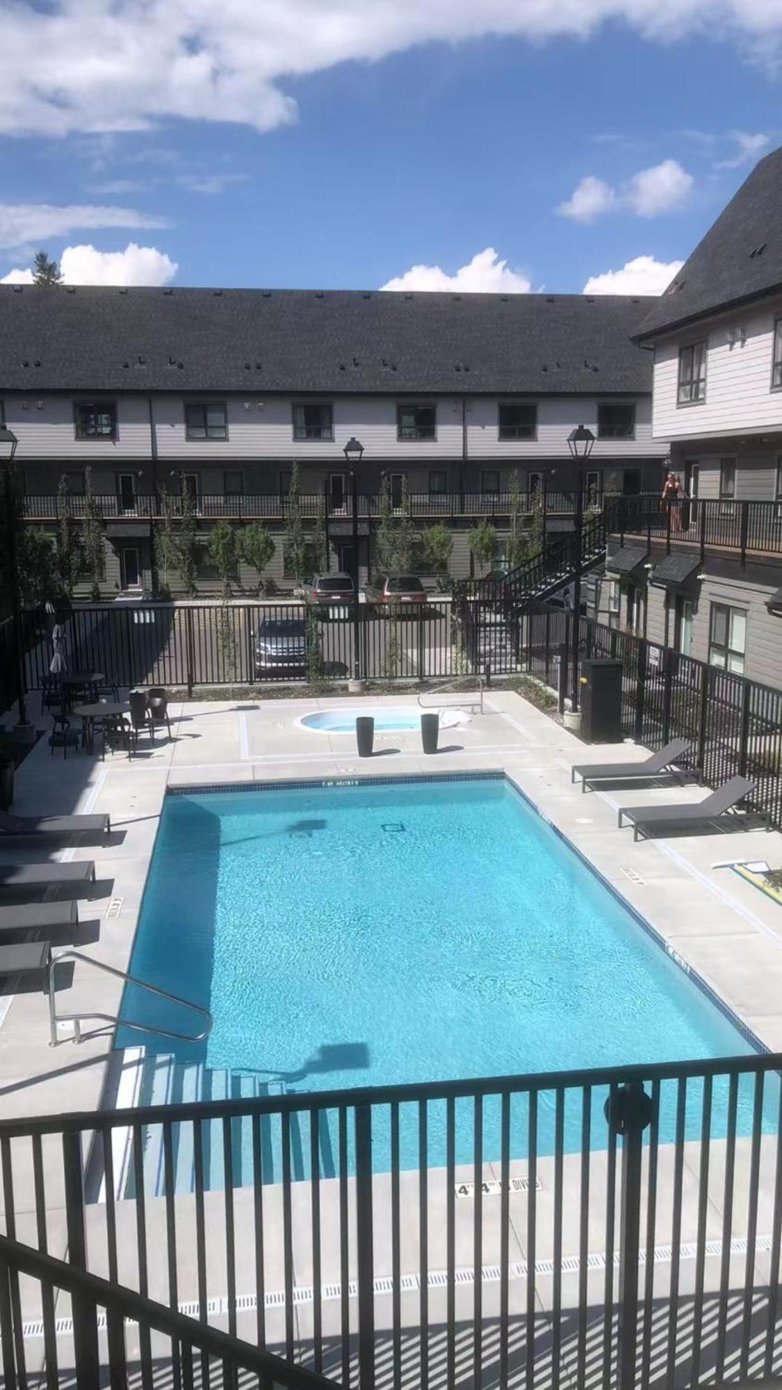 Brand New 2Br Condo With Outdoor Swimming Pool And Hot Tub Canmore Buitenkant foto