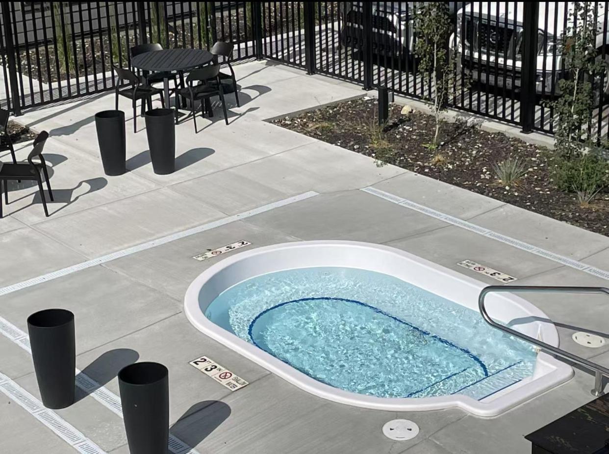Brand New 2Br Condo With Outdoor Swimming Pool And Hot Tub Canmore Buitenkant foto