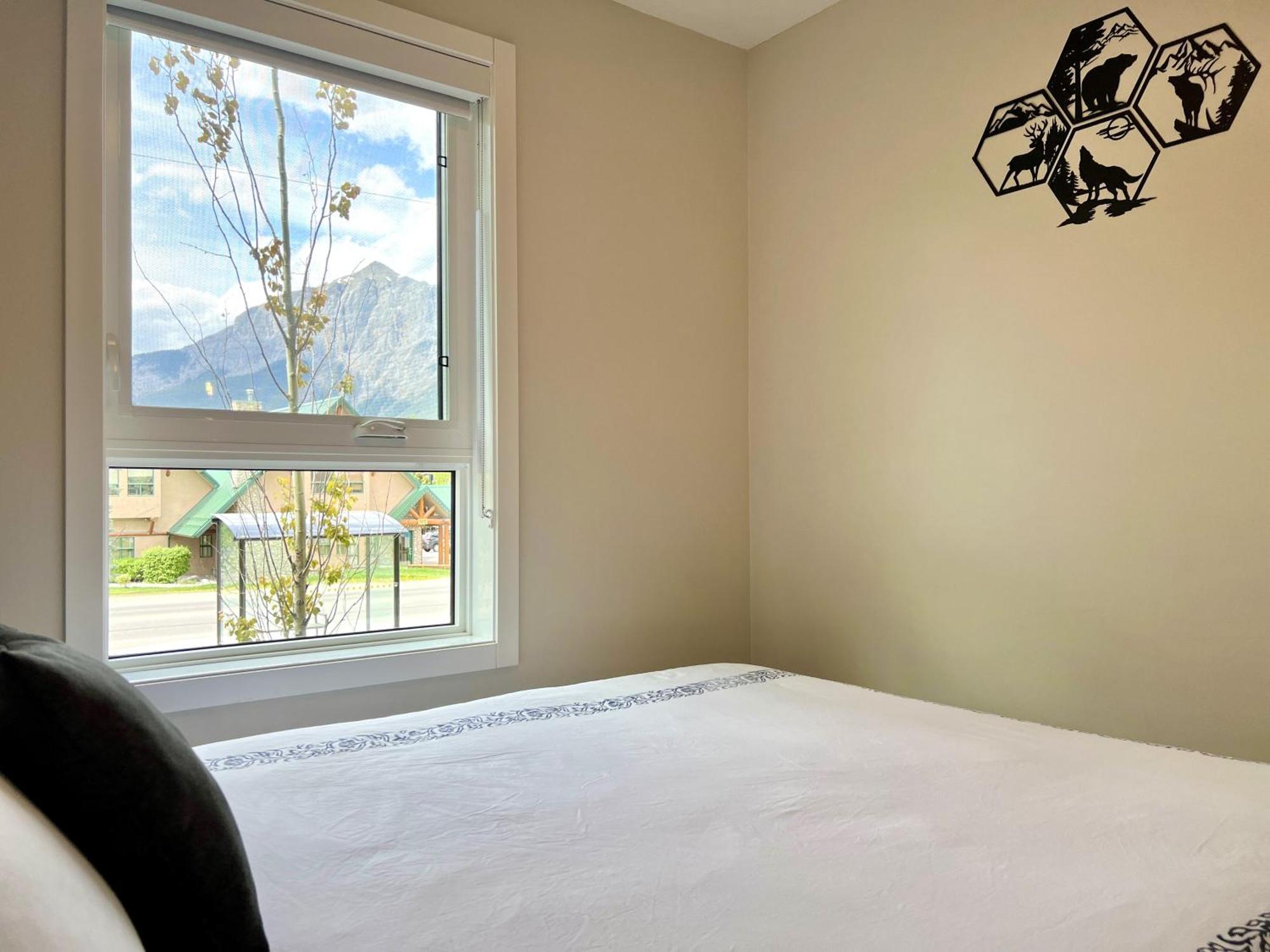 Brand New 2Br Condo With Outdoor Swimming Pool And Hot Tub Canmore Buitenkant foto