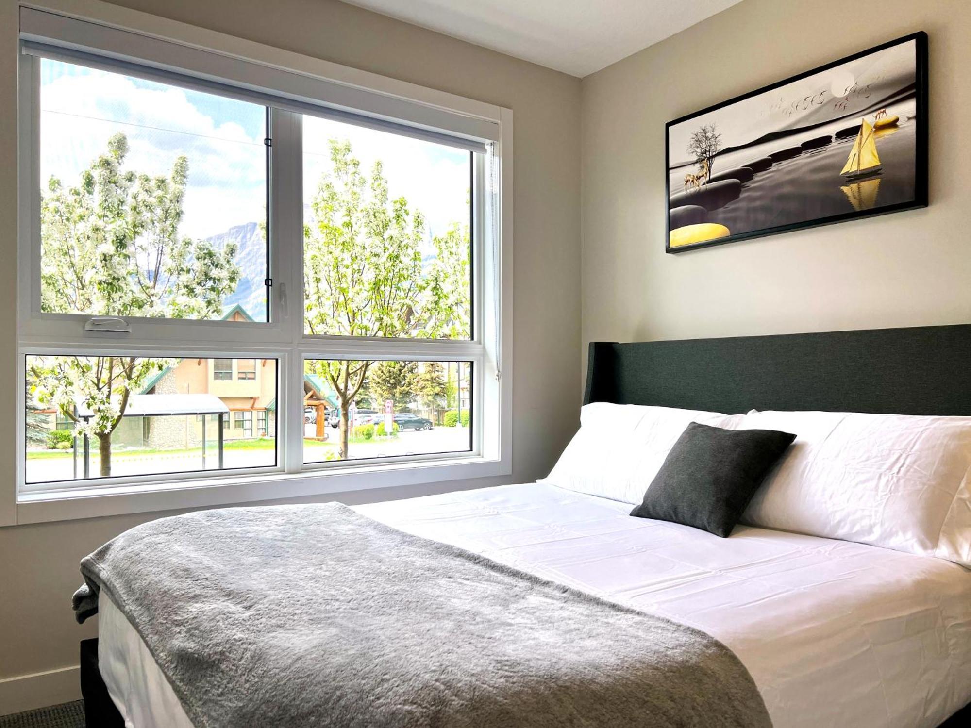 Brand New 2Br Condo With Outdoor Swimming Pool And Hot Tub Canmore Buitenkant foto