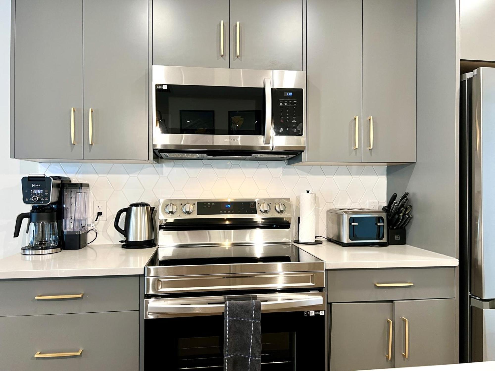 Brand New 2Br Condo With Outdoor Swimming Pool And Hot Tub Canmore Buitenkant foto