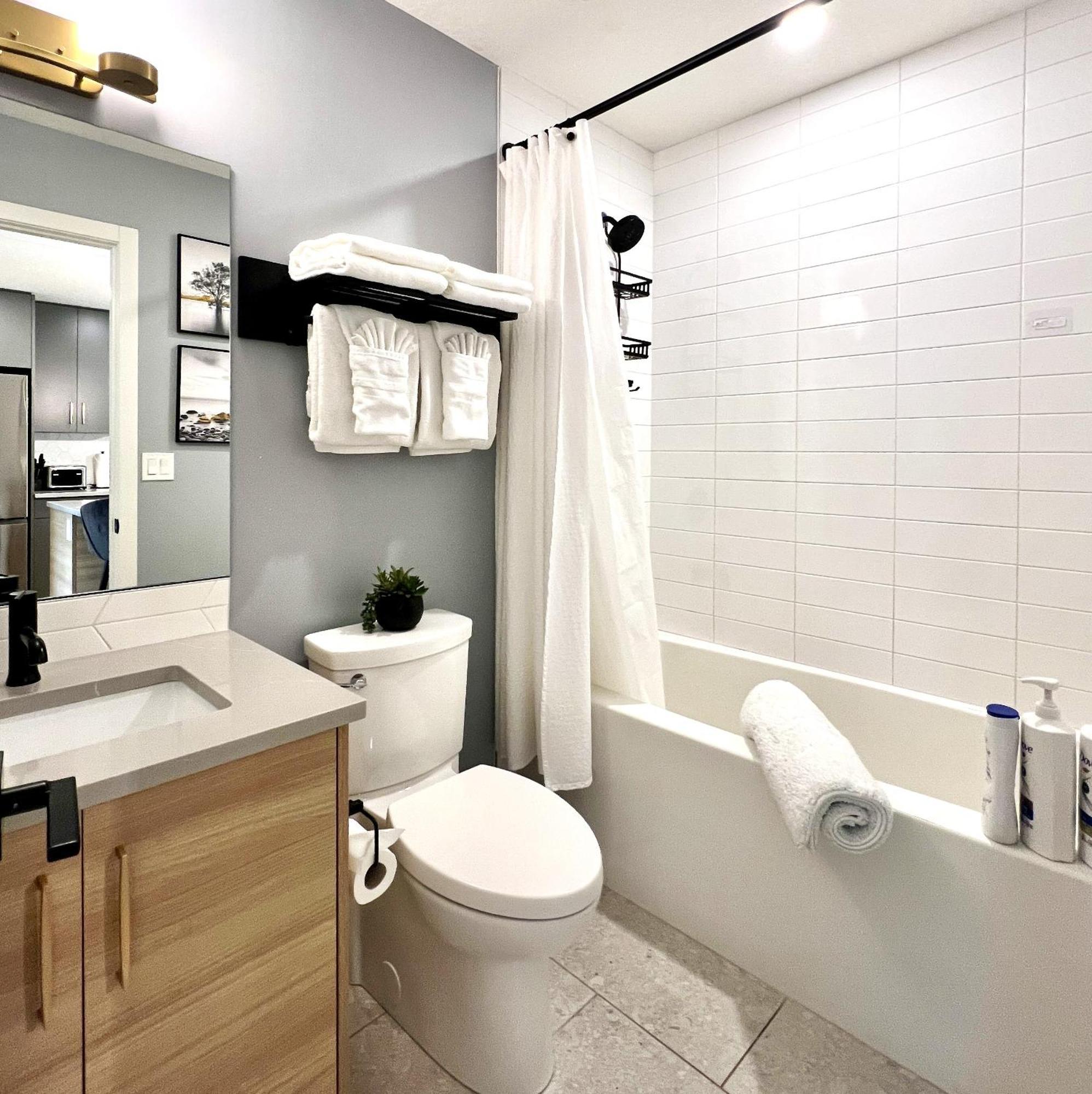 Brand New 2Br Condo With Outdoor Swimming Pool And Hot Tub Canmore Buitenkant foto