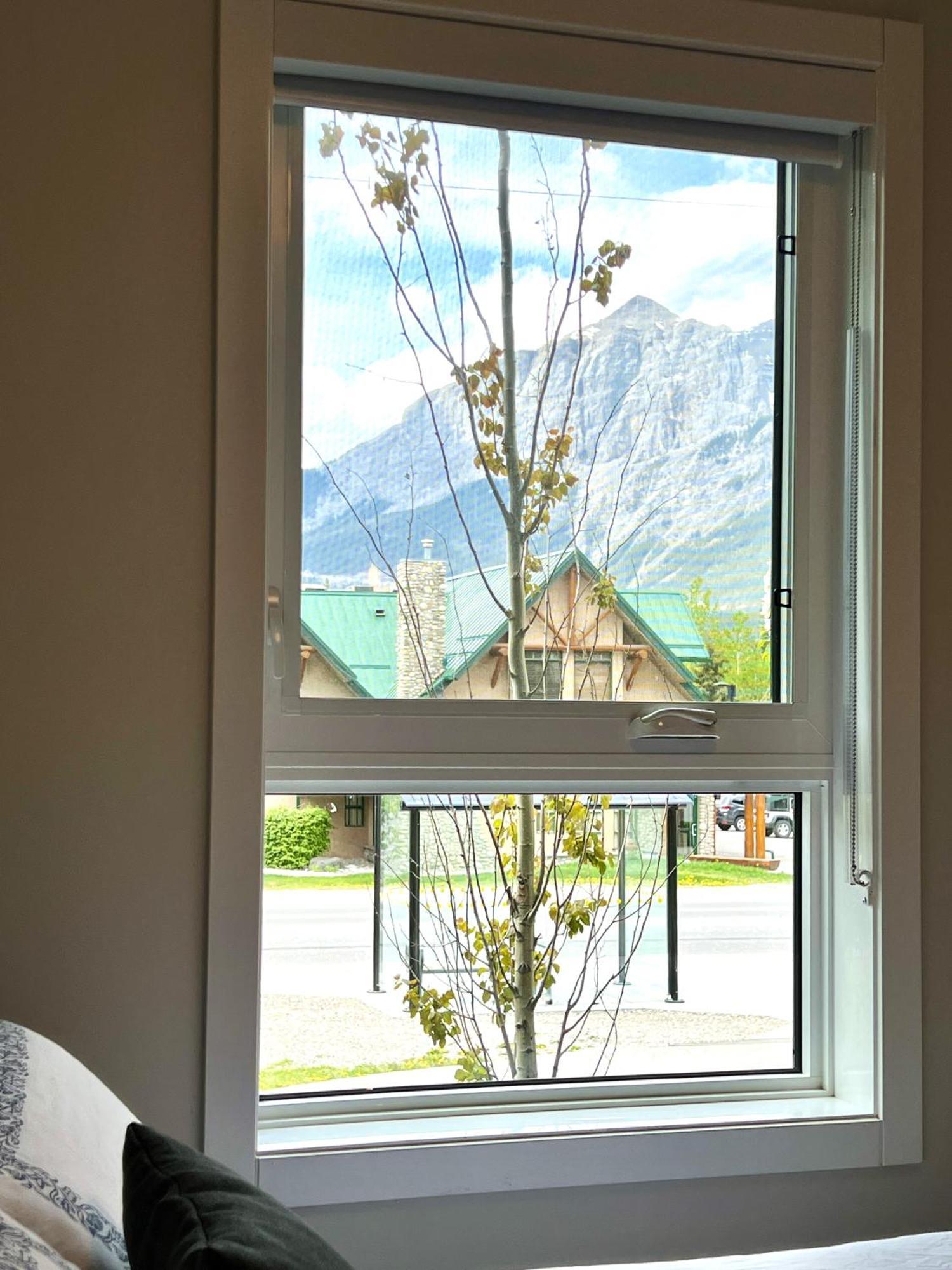 Brand New 2Br Condo With Outdoor Swimming Pool And Hot Tub Canmore Buitenkant foto