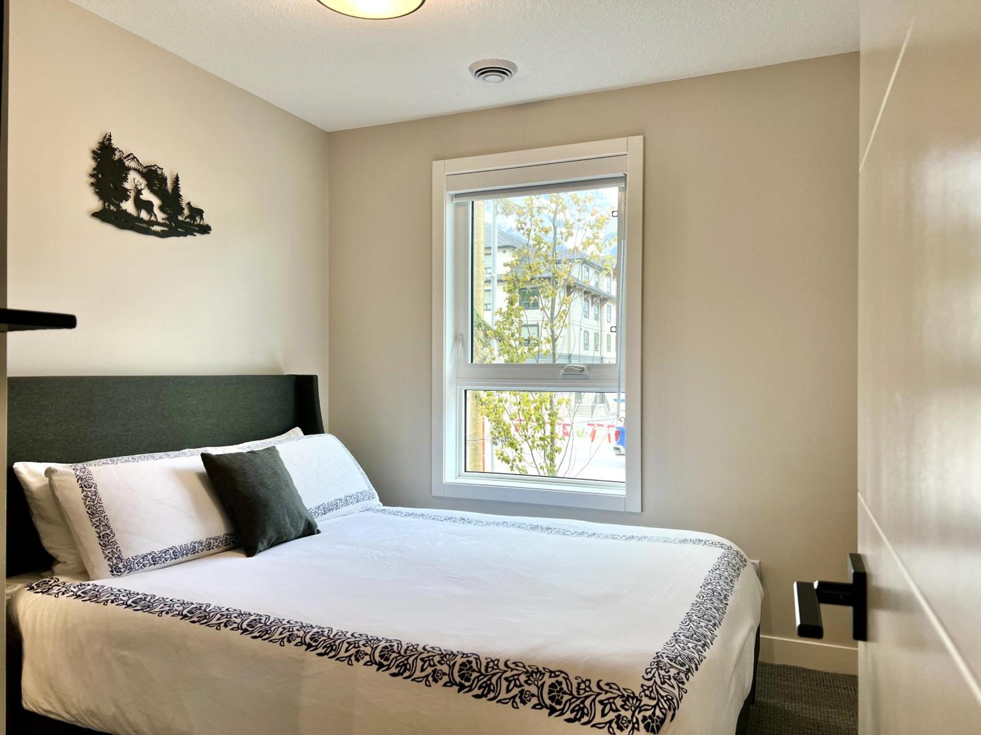 Brand New 2Br Condo With Outdoor Swimming Pool And Hot Tub Canmore Buitenkant foto