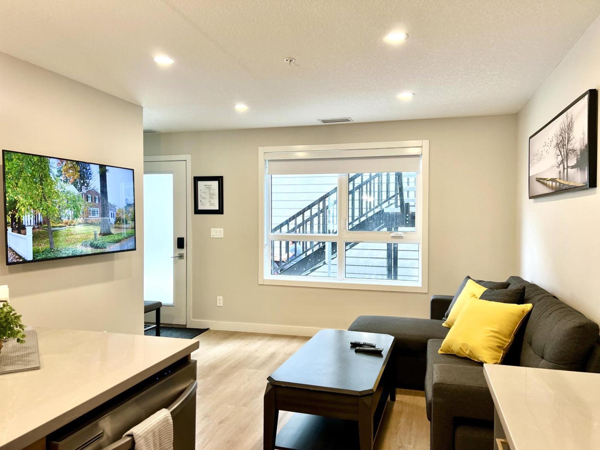Brand New 2Br Condo With Outdoor Swimming Pool And Hot Tub Canmore Buitenkant foto