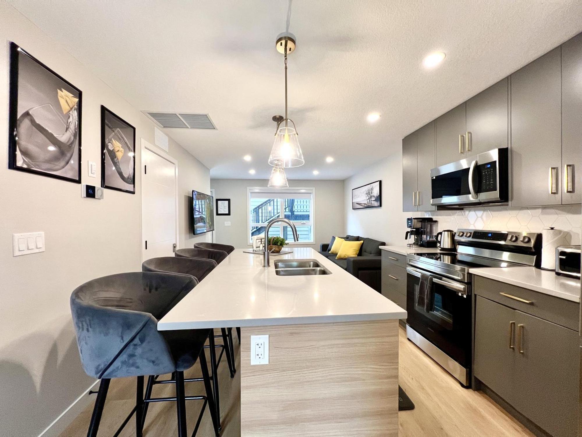 Brand New 2Br Condo With Outdoor Swimming Pool And Hot Tub Canmore Buitenkant foto